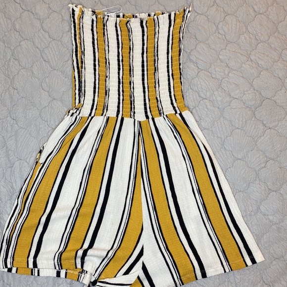 Beautiful Strapless Romper High Waisted SIZE:S Colors- ORANGE WHITE & BLACK - Picture 5 of 5